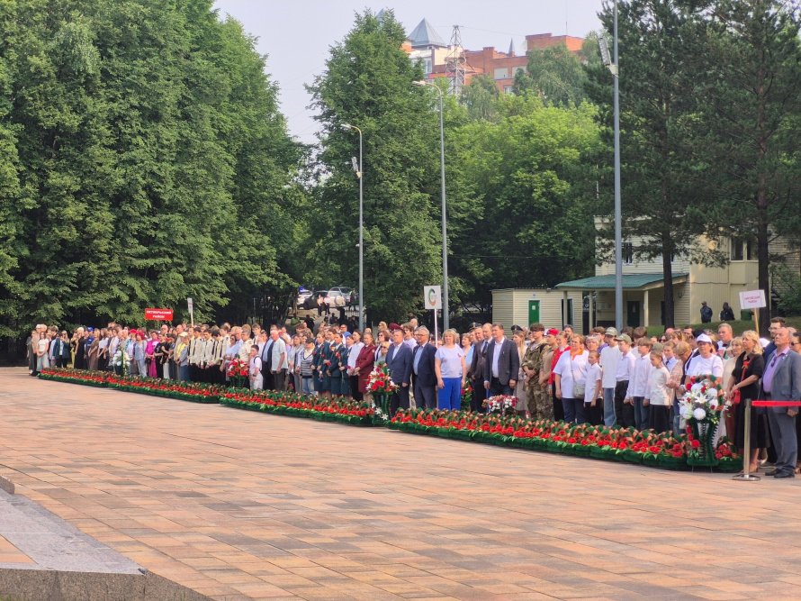 День памяти и скорби. Траурный митинг на Южном кладбище.