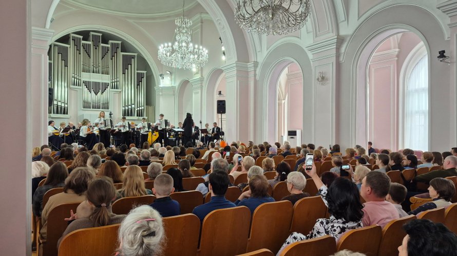 Концерт ко Всероссийскому дню баяна, аккордеона и гармоники в Томске: музыка, которая тронула сердца!