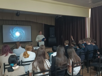 Тематическая программа "Невесомость" для старшеклассников в Лоскутово